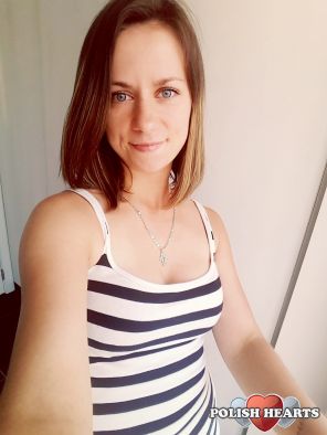 Szczęście to radość z nowego dnia, bezchmurne niebo w południe i słowo &bdquo;kocham&rdquo; na dobranoc.