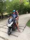 J aime voyager dans des pays tropicaux. Ici avec ma fille en Tha&iuml;lande.